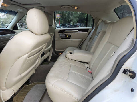 2005 Lincoln Town Car Signature Limited