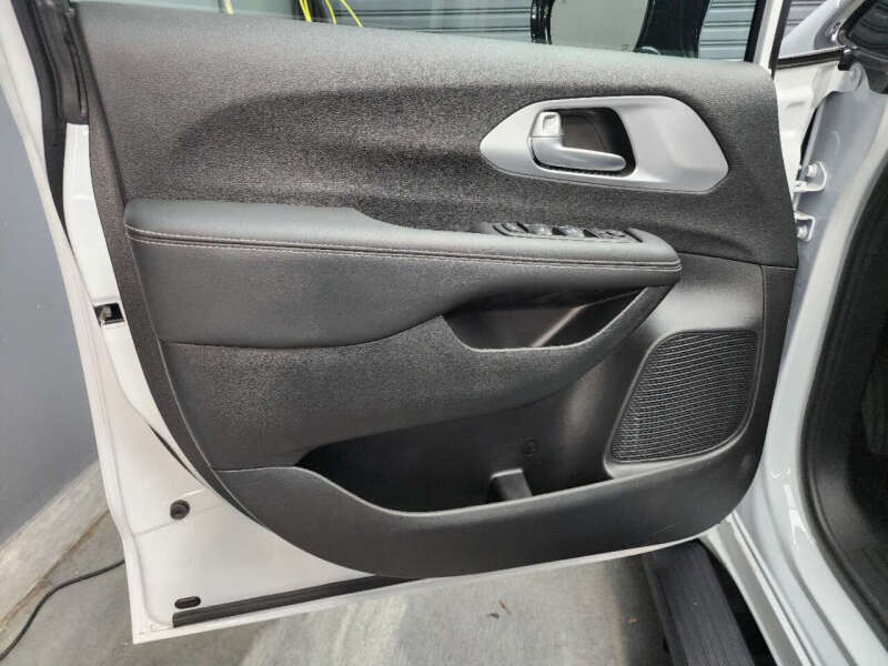 2024 Chrysler Pacifica Touring