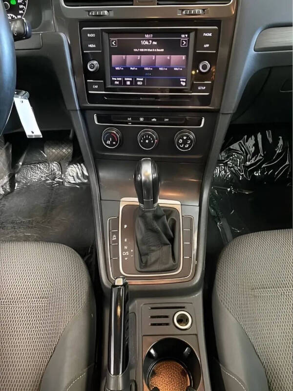 2019 Volkswagen Golf SE