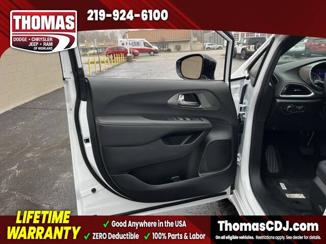 2026 Chrysler Voyager LX