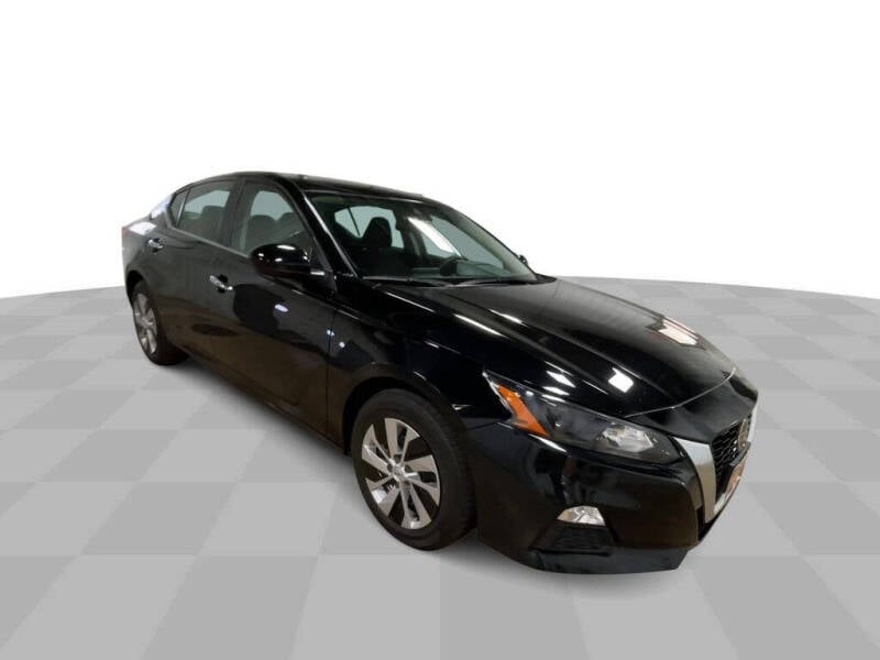 Used 2022 Nissan Altima S with VIN 1N4BL4BV4NN413765 for sale in Hazel Green, WI