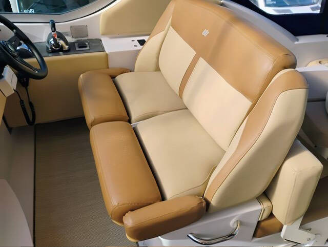 2012 Four Winns V305