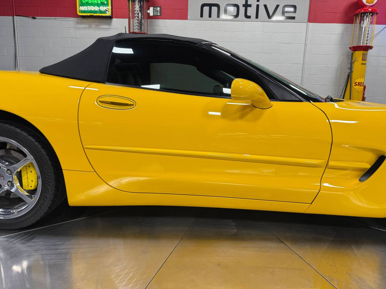 2004 Chevrolet Corvette 36