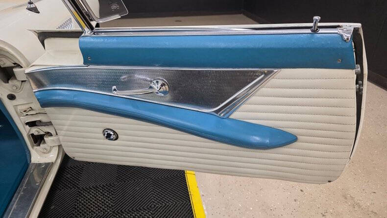 1956 Ford Thunderbird