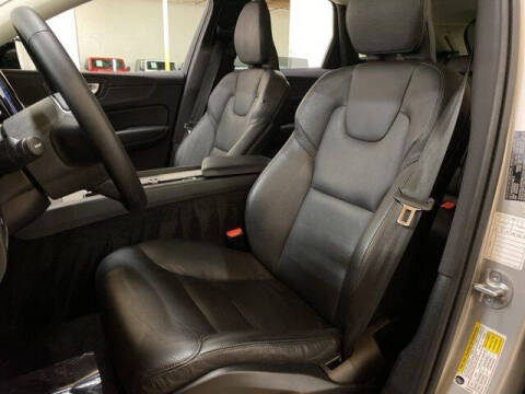 2025 Volvo XC60 B5 Plus Dark Theme