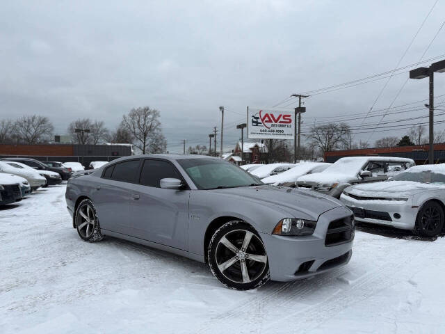 2014 Dodge Charger SXT's photo