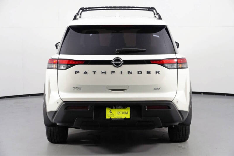 2024 Nissan Pathfinder SV