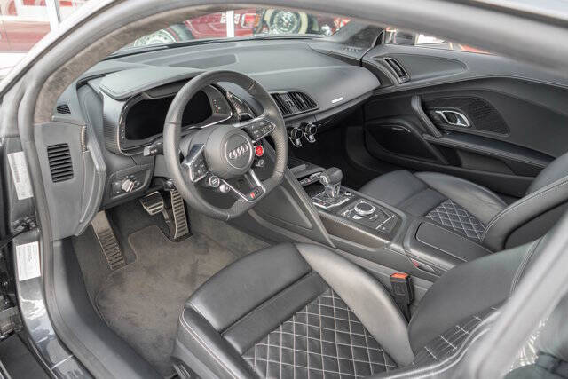 2017 Audi R8 13