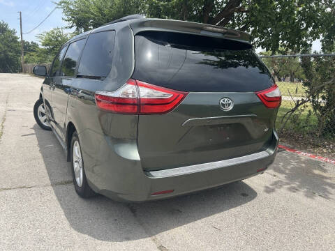 2018 Toyota Sienna LE 8-Passenger