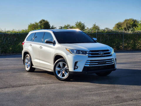 2019 Toyota Highlander for sale at Van Griffith Kia Granbury in Granbury TX