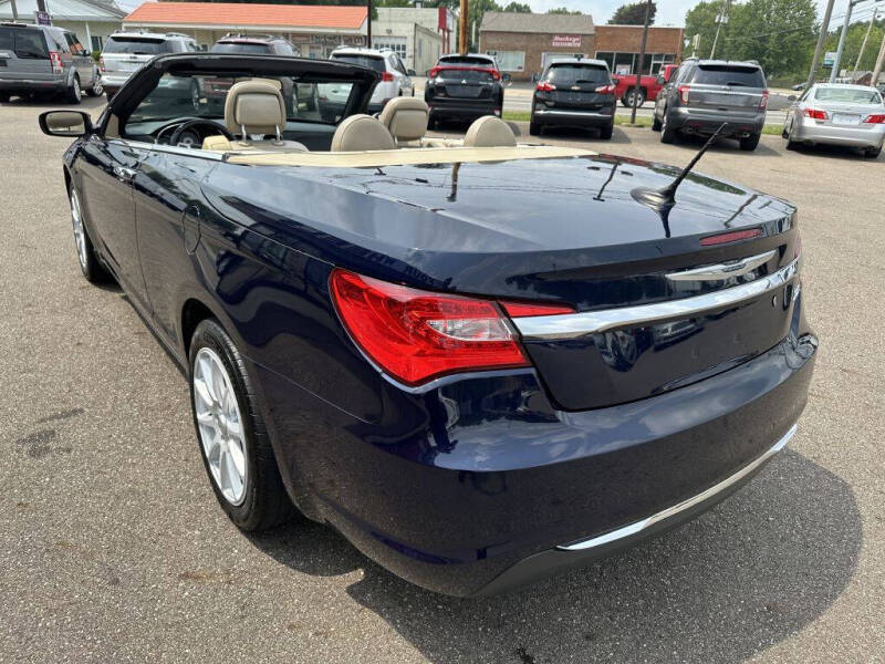 2013 Chrysler 200 Limited photo 4