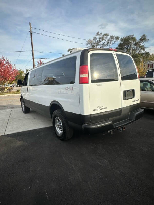 2003 Chevrolet Express Cargo null photo 4