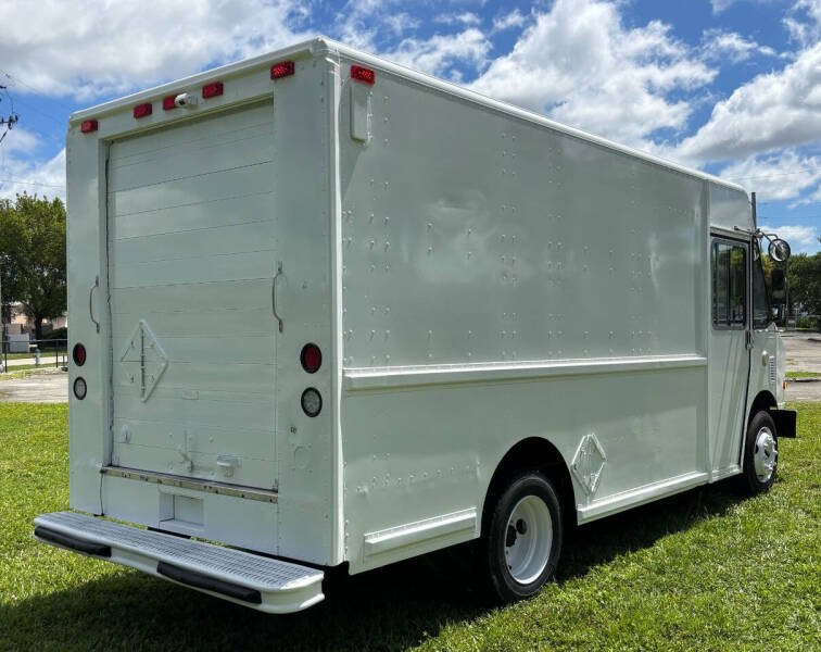 2004 Freightliner MT45 Chassis