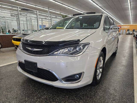 2017 Chrysler Pacifica for sale at Dixie Imports in Fairfield OH