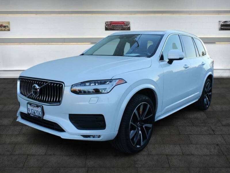 2020 Volvo XC90 T6 Momentum 6-Passenger
