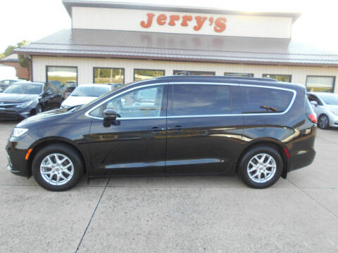 2022 Chrysler Pacifica for sale at Jerry's Auto Mart in Uhrichsville OH