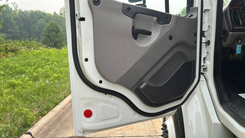 2020 Freightliner M2 106