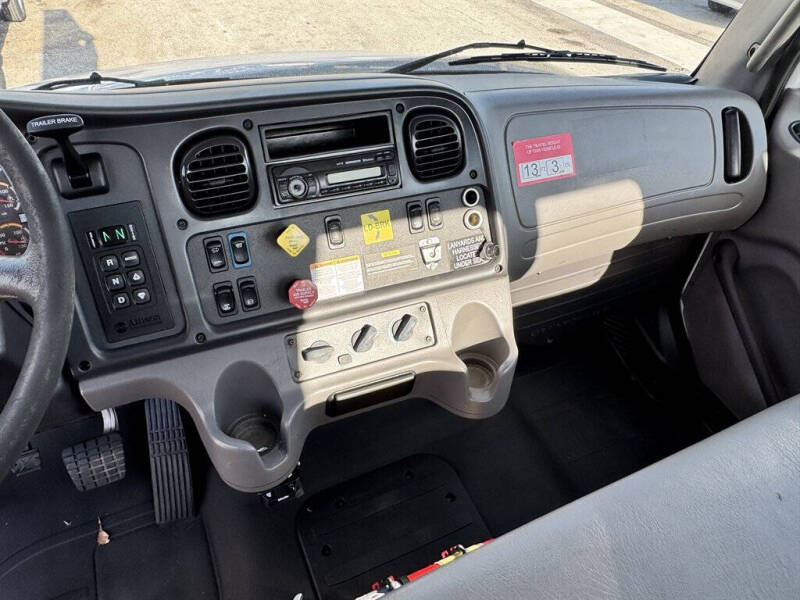 2017 Freightliner M2 106