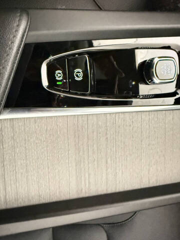 2025 Volvo XC60 B5 Plus Dark Theme