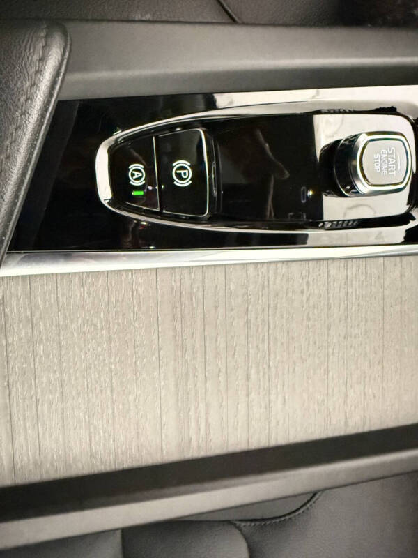 2025 Volvo XC60 B5 Plus Dark Theme