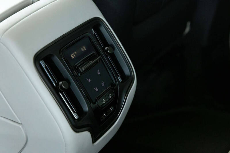 2025 Aston Martin DBX 707