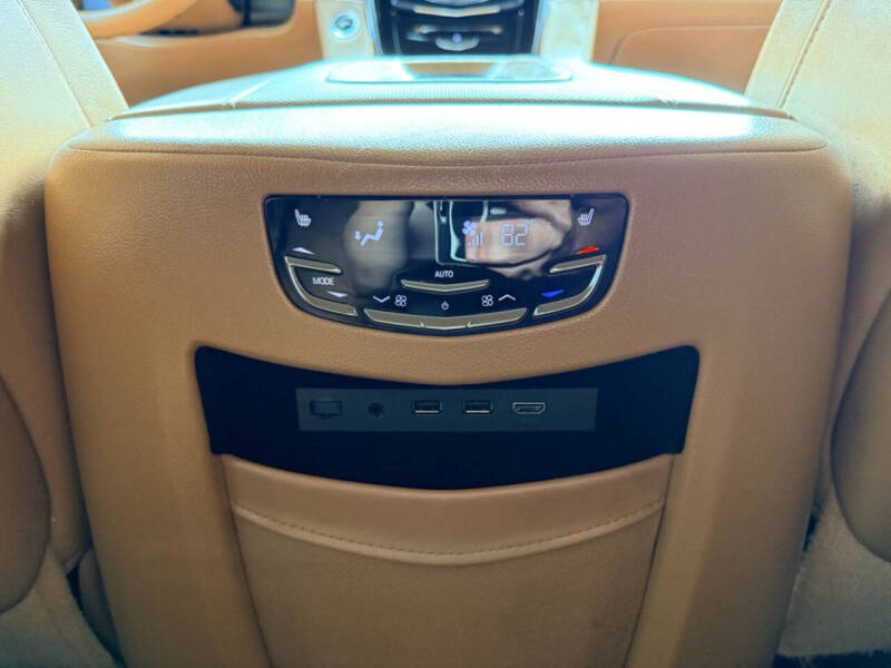 2017 Cadillac Escalade Platinum