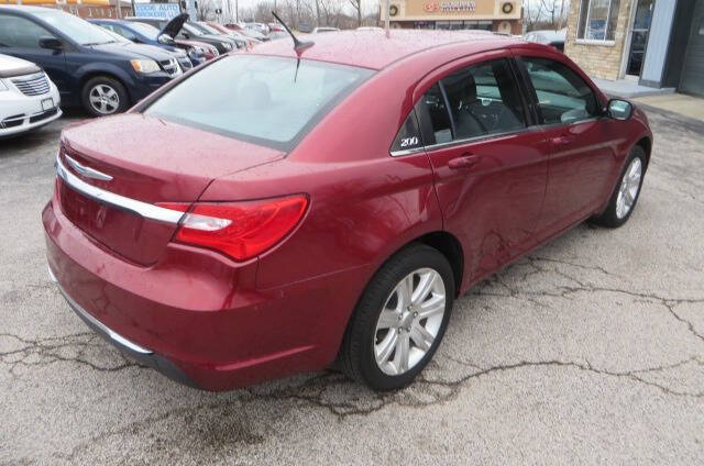 2013 Chrysler 200 Touring photo 23