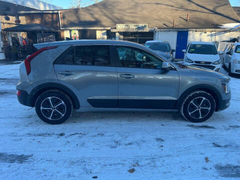 2023 Kia Niro LX
