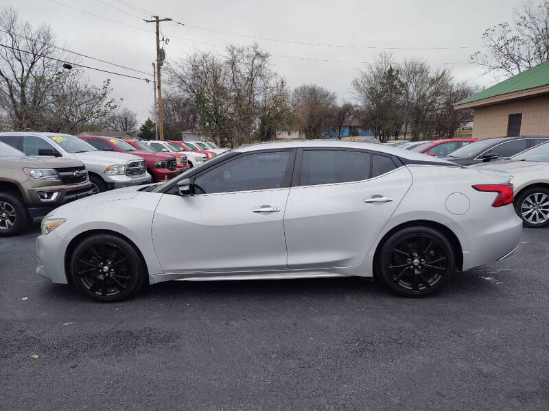 2017 Nissan Maxima SL's photo