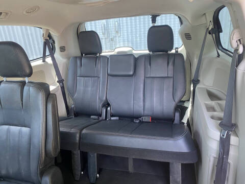 2016 Chrysler Town and Country Touring