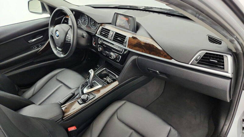 2017 BMW 3 Series 320i