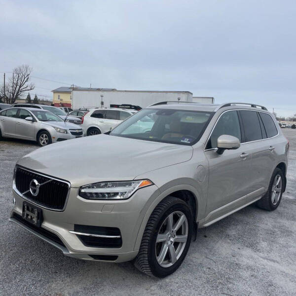 2016 Volvo XC90 T8 eAWD Momentum