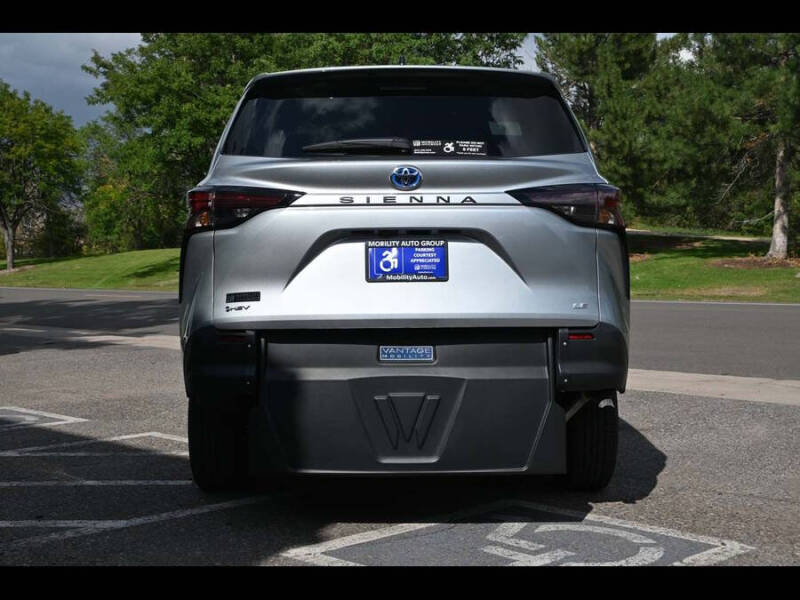 2025 Toyota Sienna LE 8-Passenger