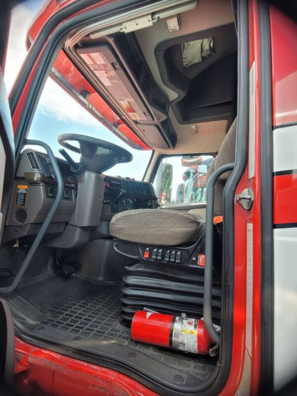 2017 Volvo VNL 780