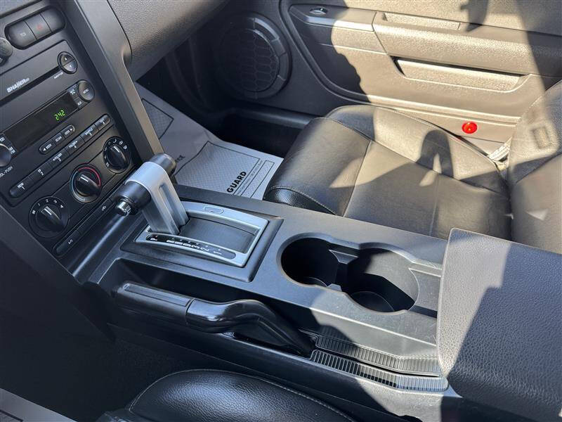 2006 Ford Mustang V6 Deluxe