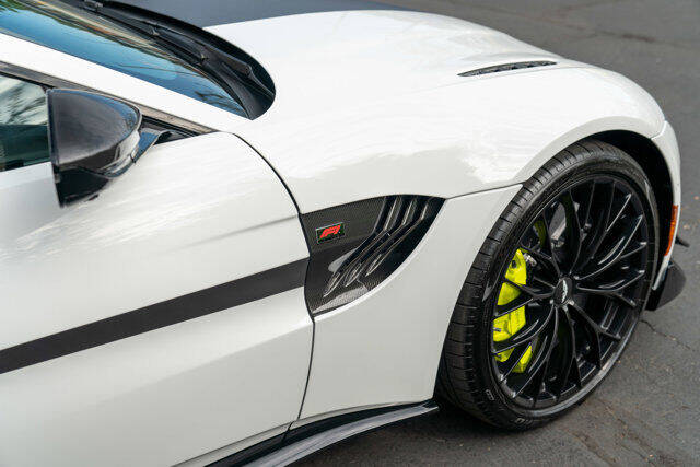 2023 Aston Martin Vantage 8