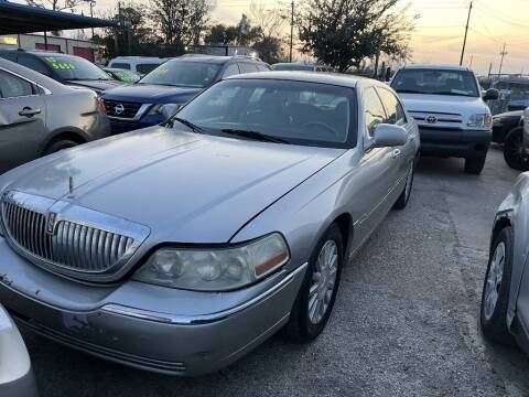 2004 Lincoln Town Car for sale at SCOTT HARRISON MOTOR CO in Houston TX