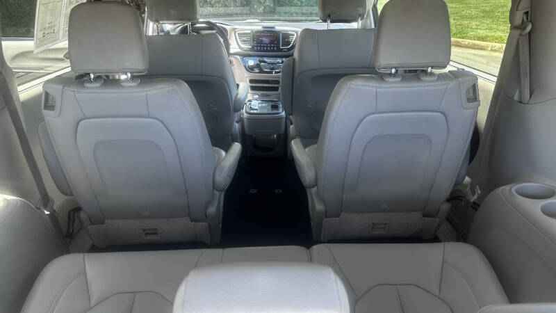 2017 Chrysler Pacifica Touring-L
