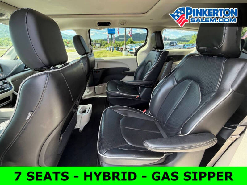 2023 Chrysler Pacifica Plug-In Hybrid Limited
