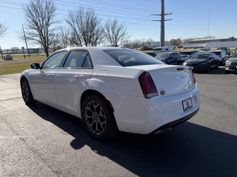 2018 Chrysler 300 S