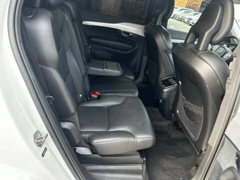 2016 Volvo XC90 T6 Momentum