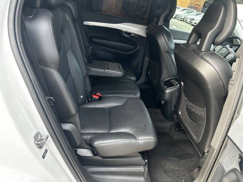 2016 Volvo XC90 T6 Momentum