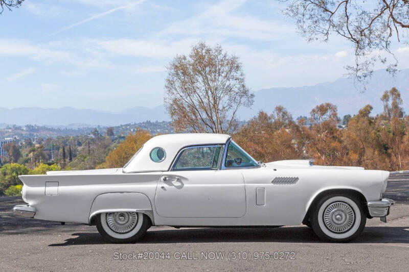 1957 Ford Thunderbird
