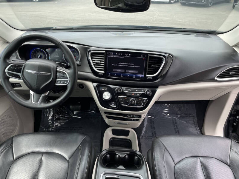 2022 Chrysler Pacifica Touring L