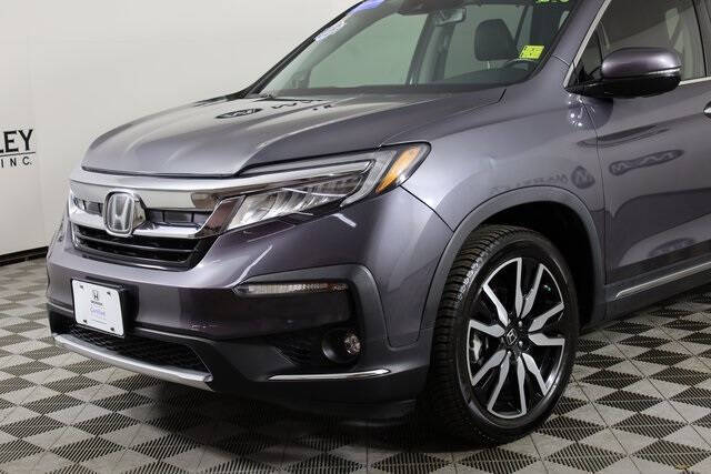 2019 Honda Pilot Touring w/Rear Captain's Chairs