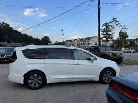 2017 Chrysler Pacifica Hybrid Platinum
