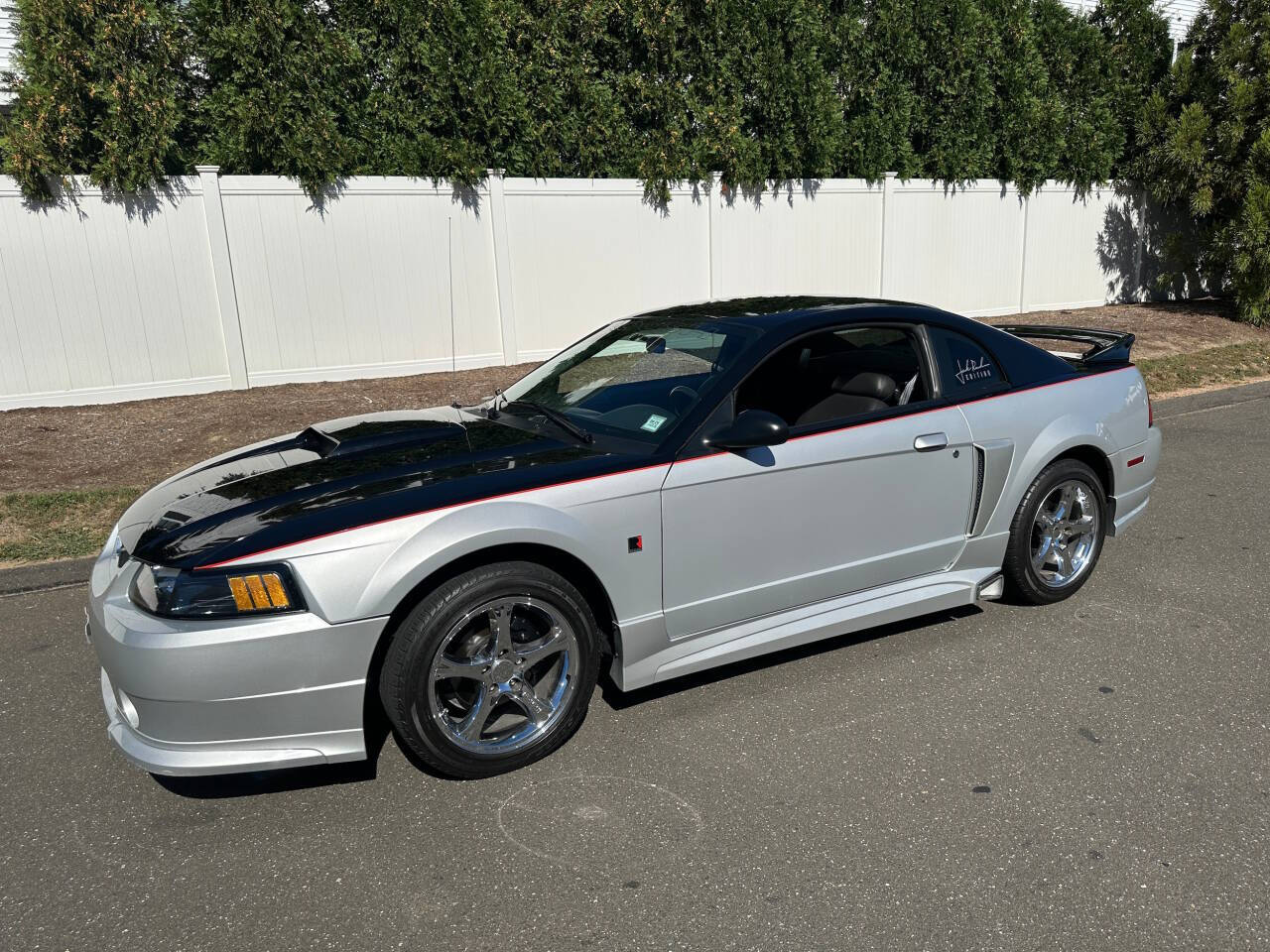 2004 Ford Mustang 2