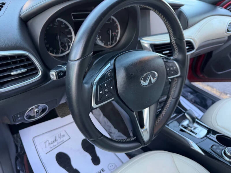 2017 Infiniti QX30 Premium