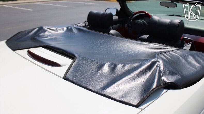 2002 Ford Thunderbird Deluxe
