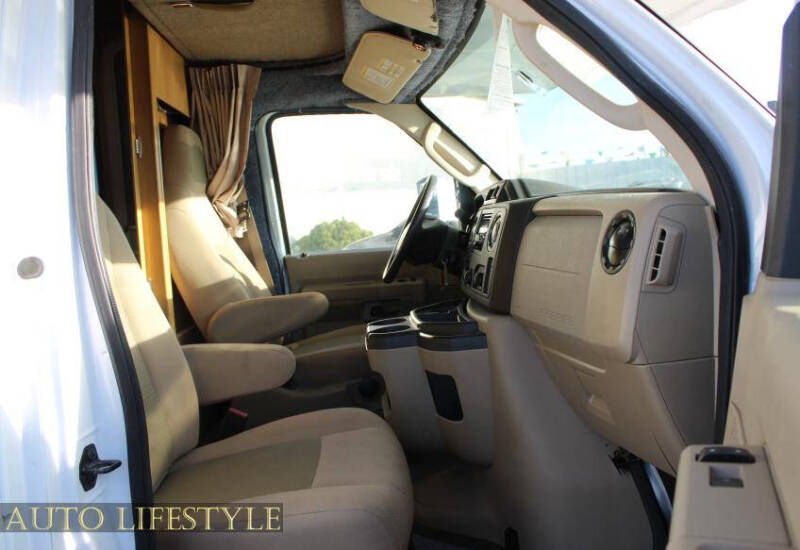 2014 Ford E-Series E-450 SD